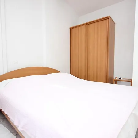 383a